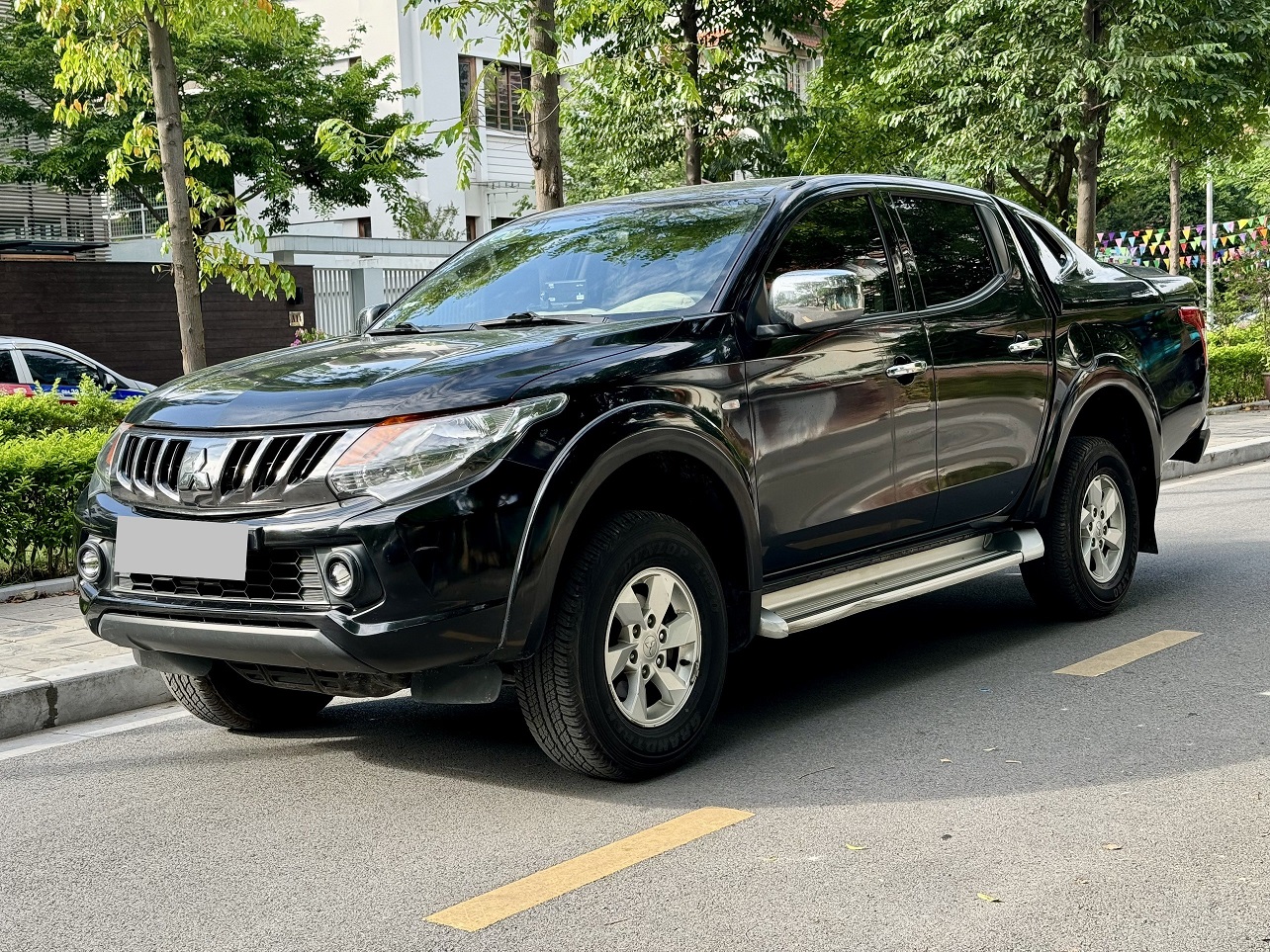 Mitsubishi Triton 4x2 MT 2018 màu đen (đã bán)