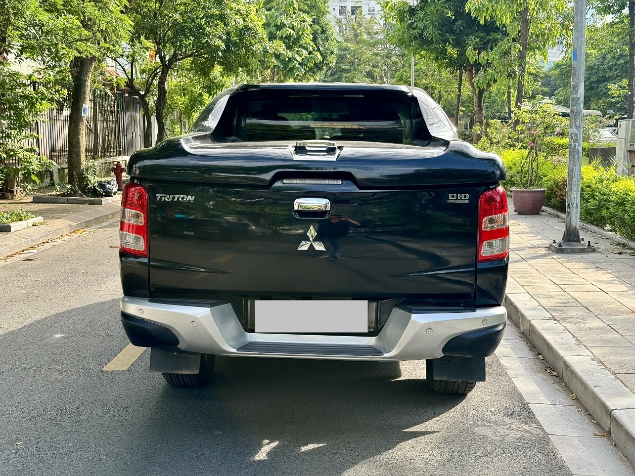 Mitsubishi Triton 4x2 MT 2018 màu đen (đã bán)