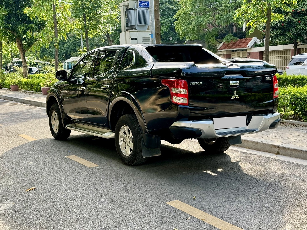 Mitsubishi Triton 4x2 MT 2018 màu đen (đã bán)