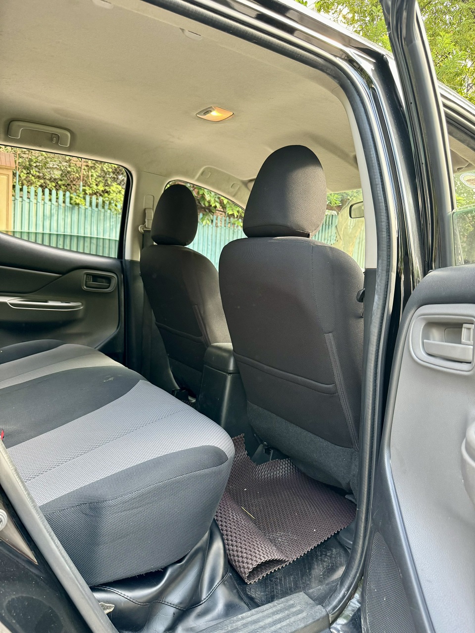 Mitsubishi Triton 4x2 MT 2018 màu đen (đã bán)