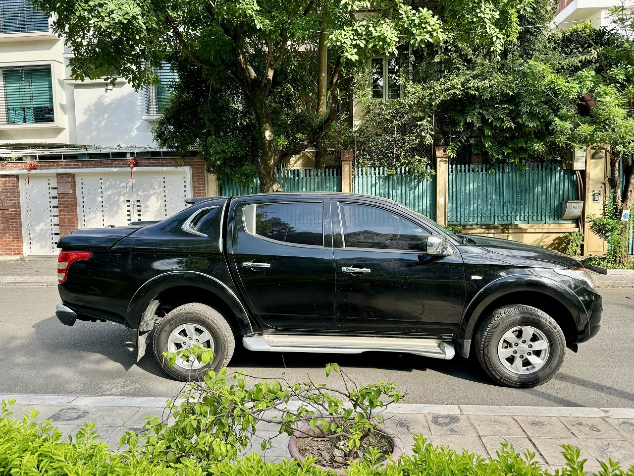 Mitsubishi Triton 4x2 MT 2018 màu đen (đã bán)