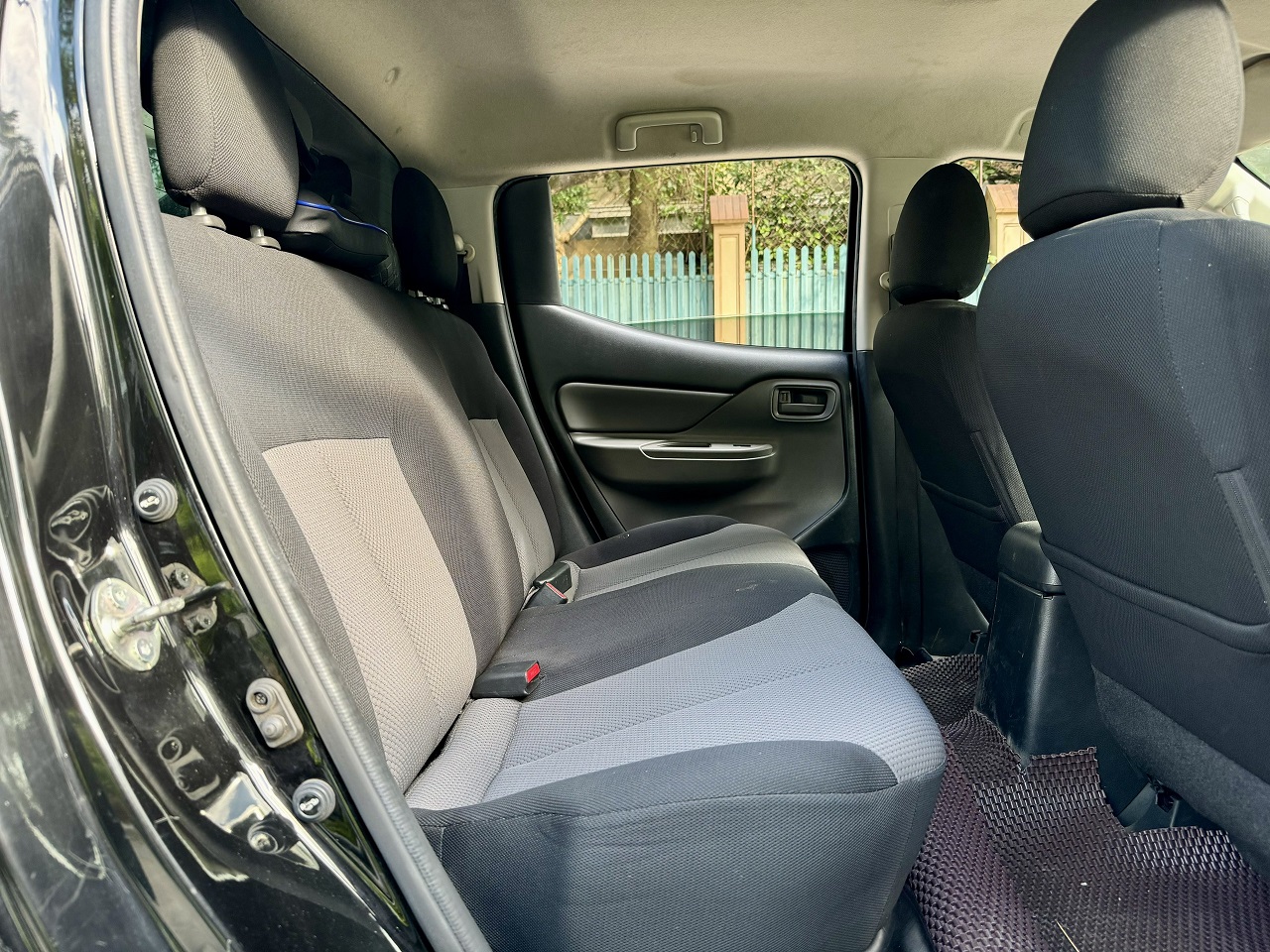 Mitsubishi Triton 4x2 MT 2018 màu đen (đã bán)