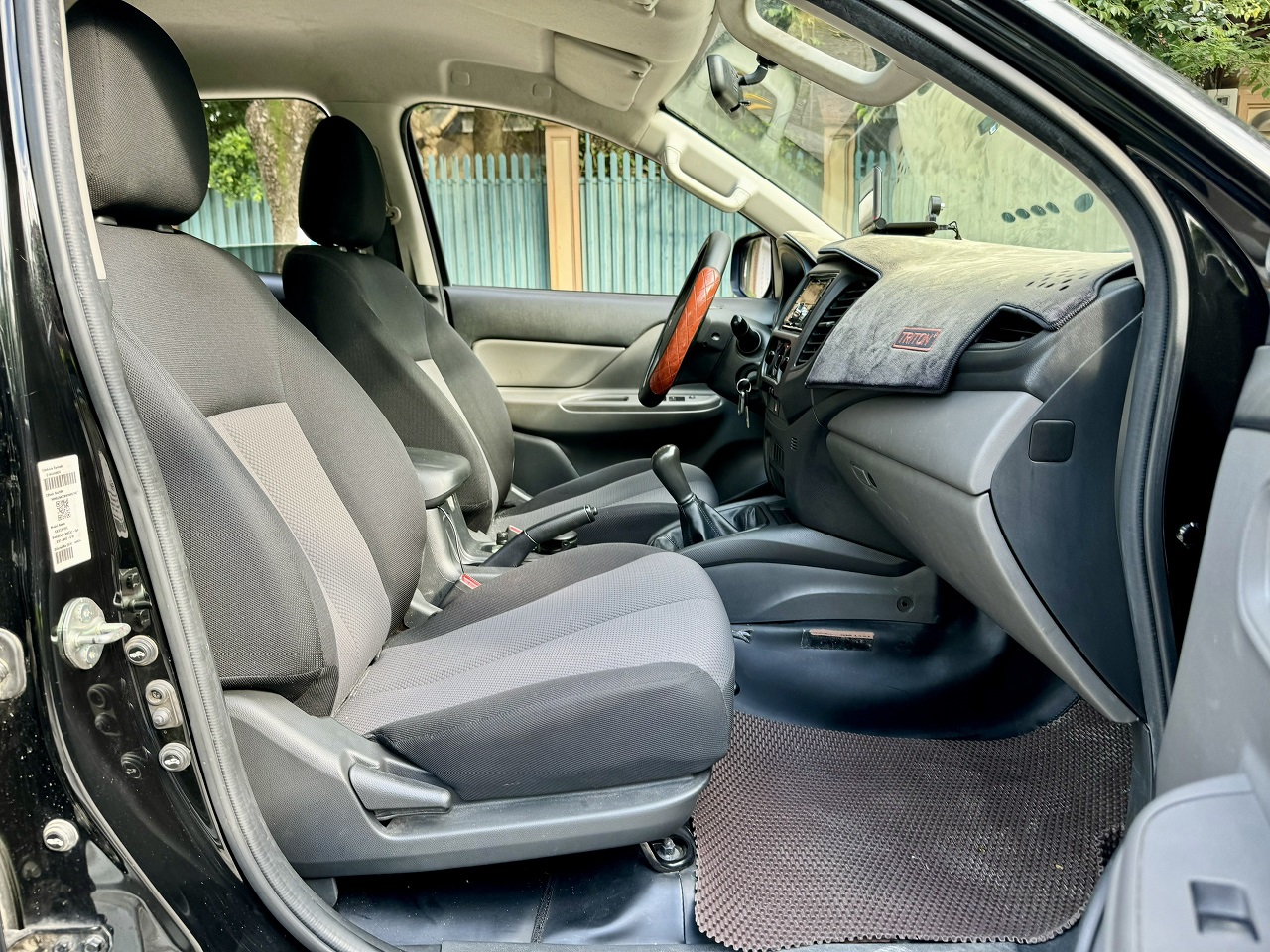 Mitsubishi Triton 4x2 MT 2018 màu đen (đã bán)