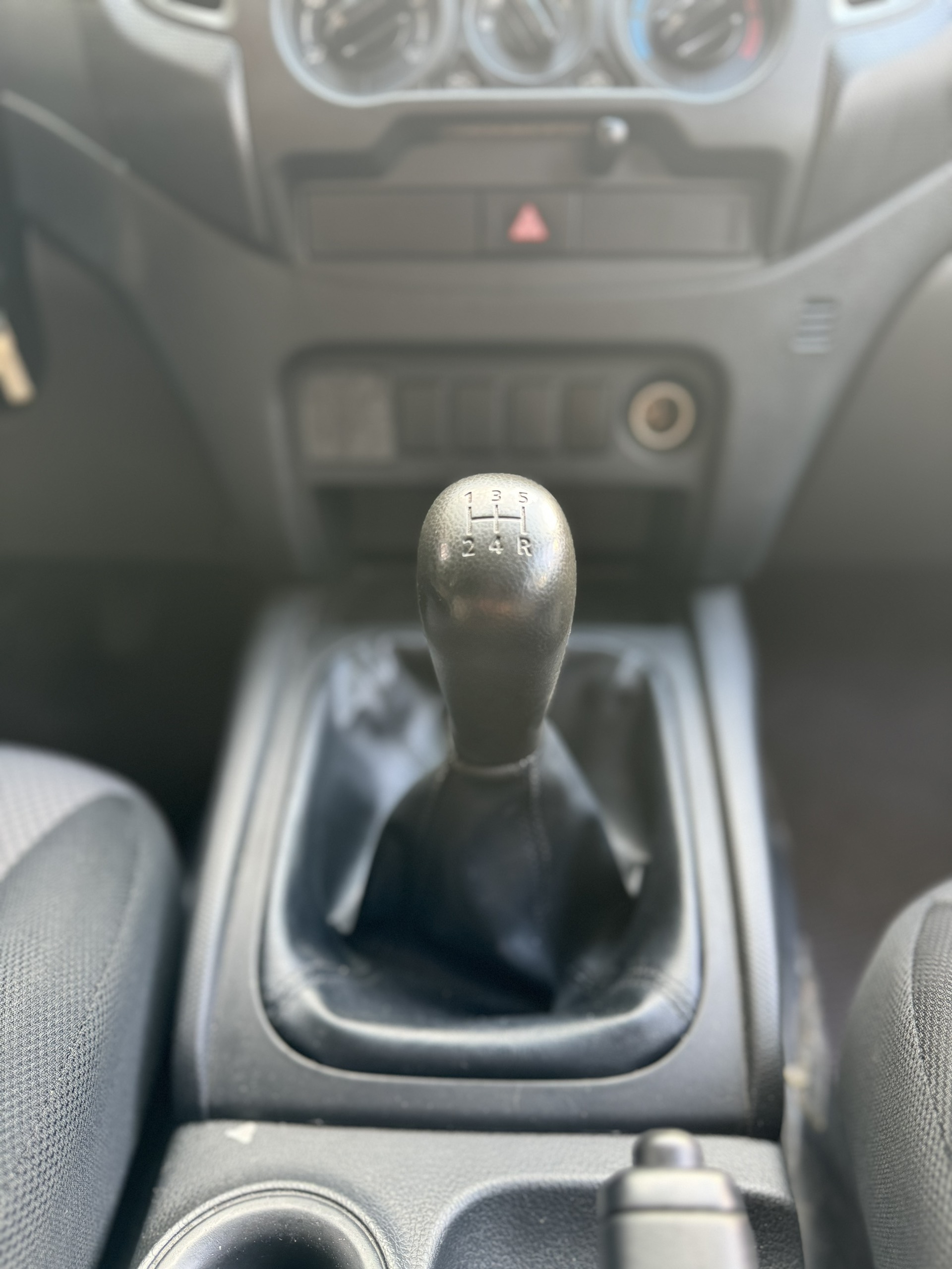 Mitsubishi Triton 4x2 MT 2018 màu đen (đã bán)