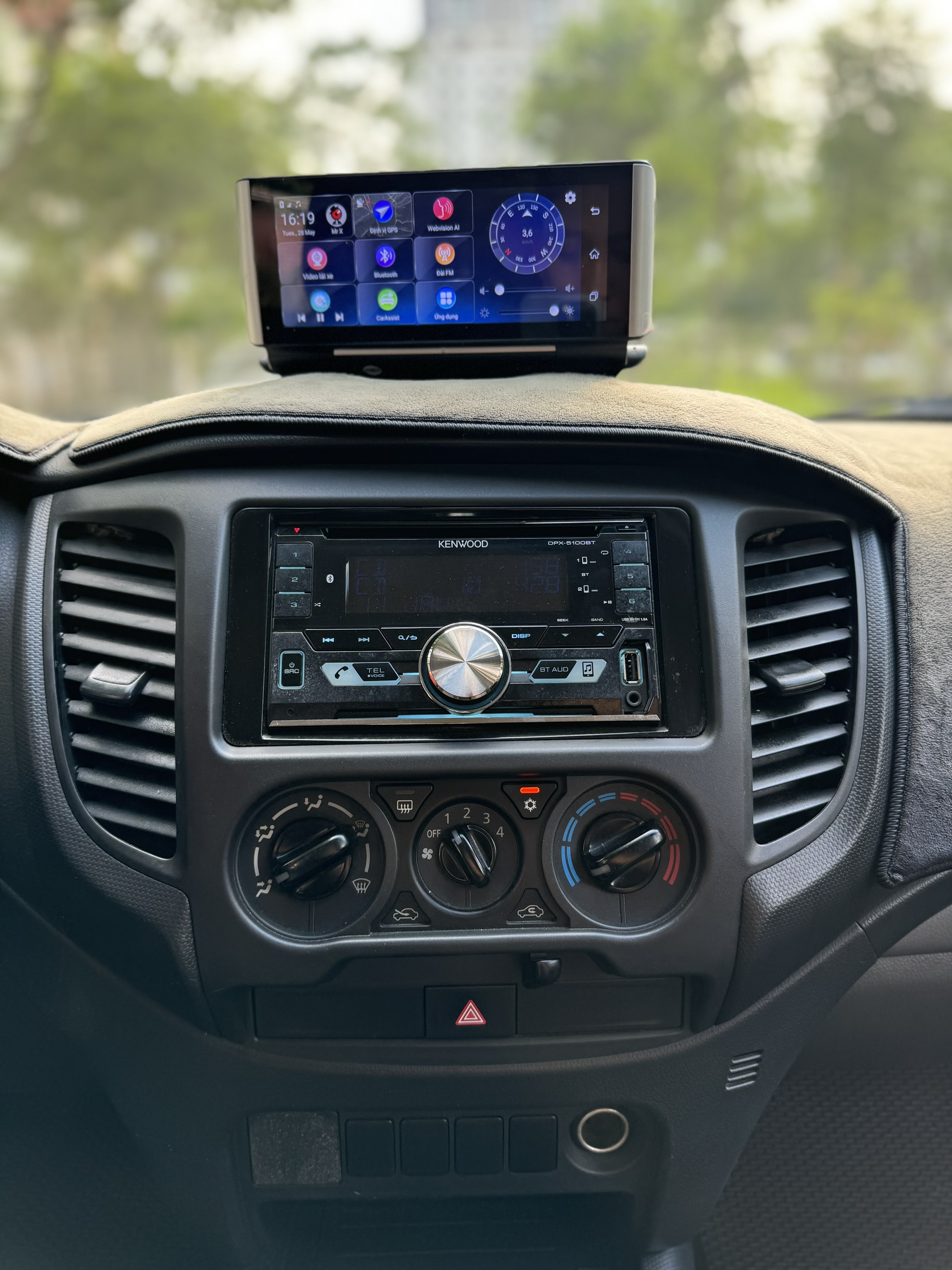 Mitsubishi Triton 4x2 MT 2018 màu đen (đã bán)