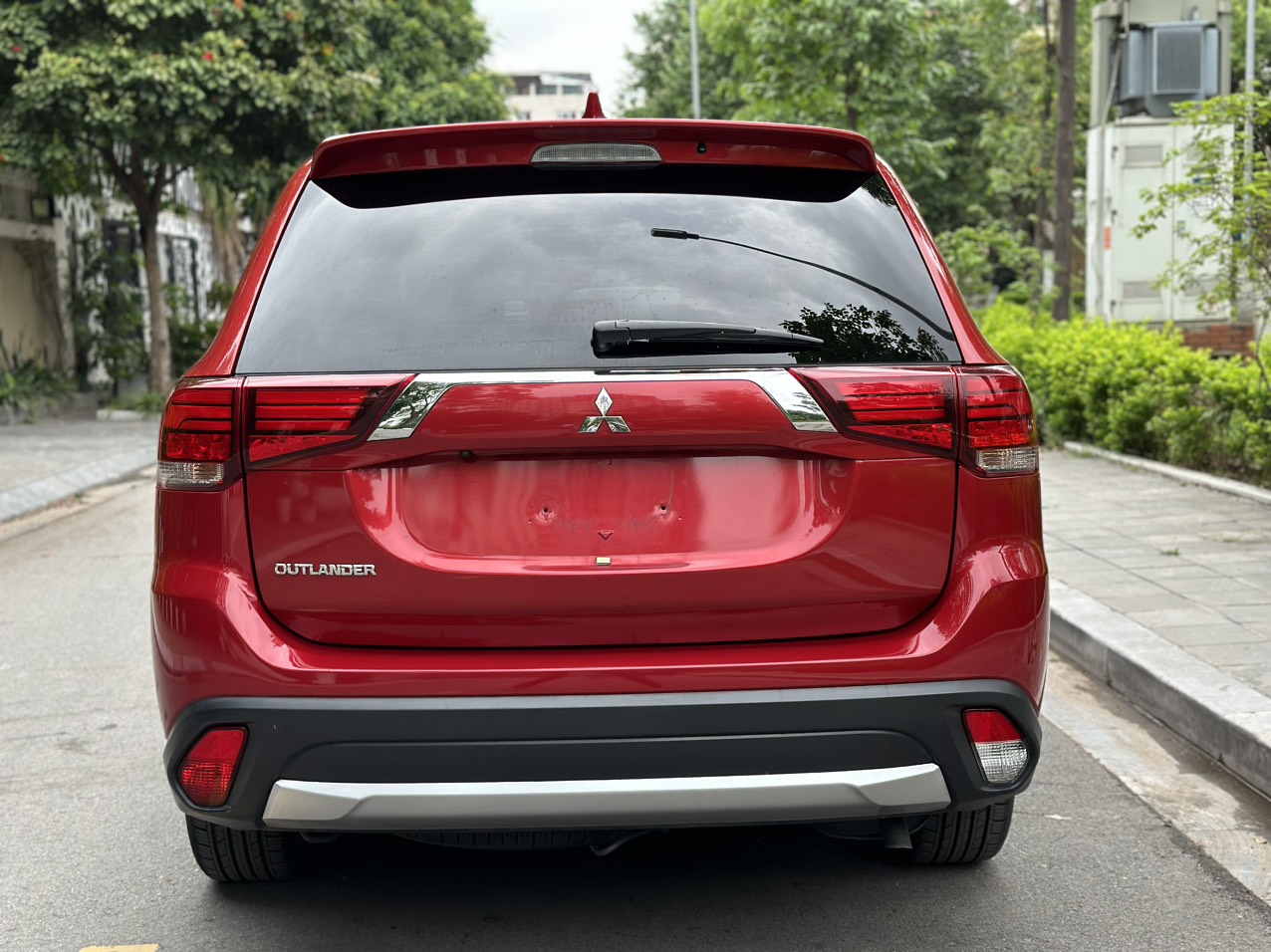 Mitsubishi Outlander 2.0 CVT 2017 màu đỏ (đã bán)