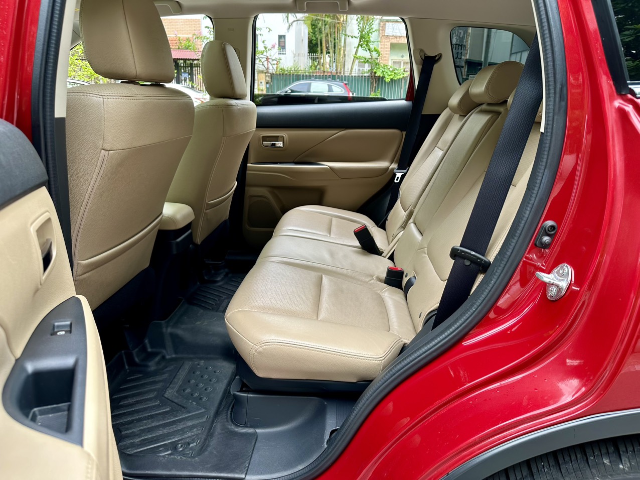 Mitsubishi Outlander 2.0 CVT 2017 màu đỏ (đã bán)