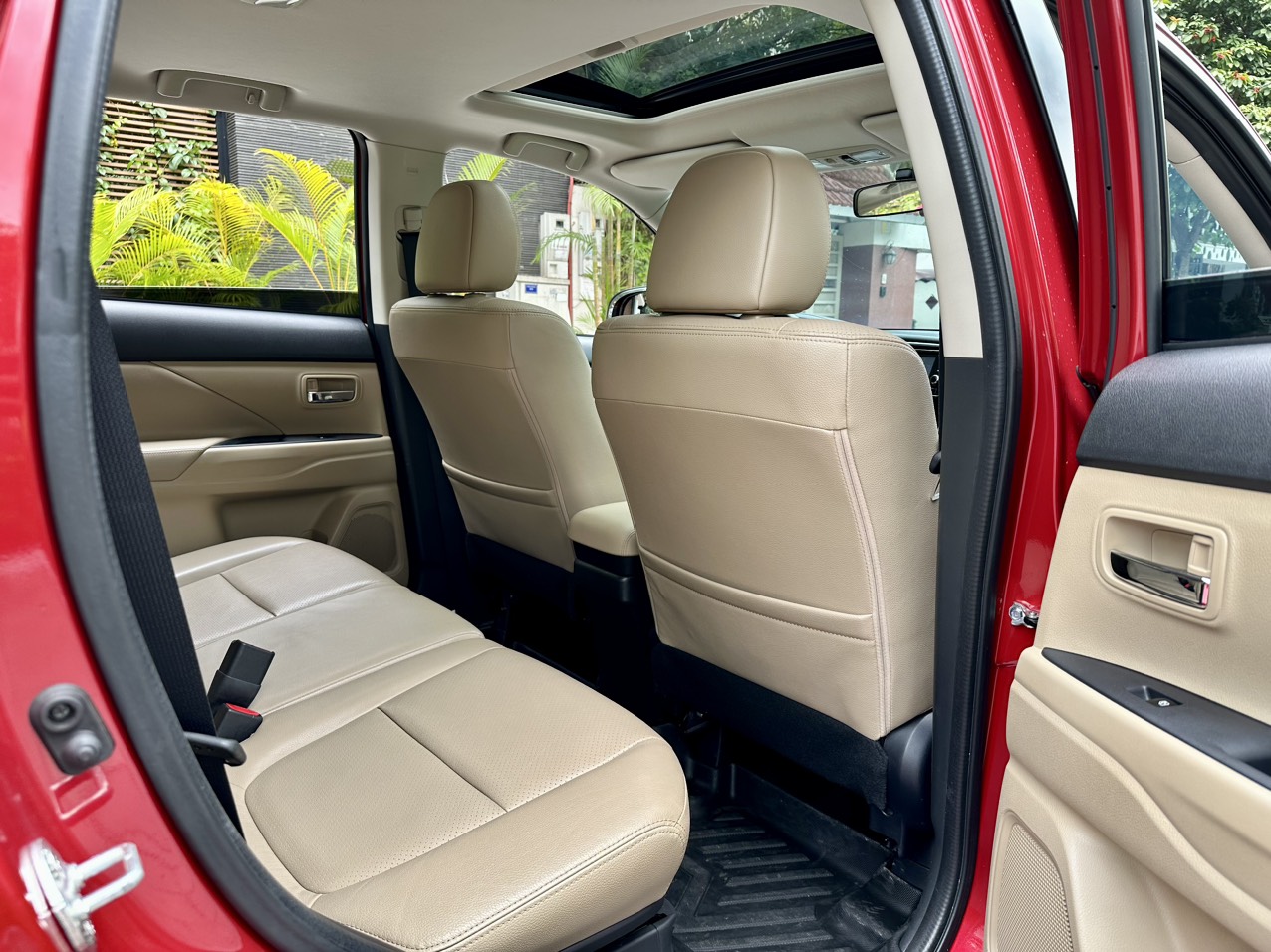 Mitsubishi Outlander 2.0 CVT 2017 màu đỏ (đã bán)