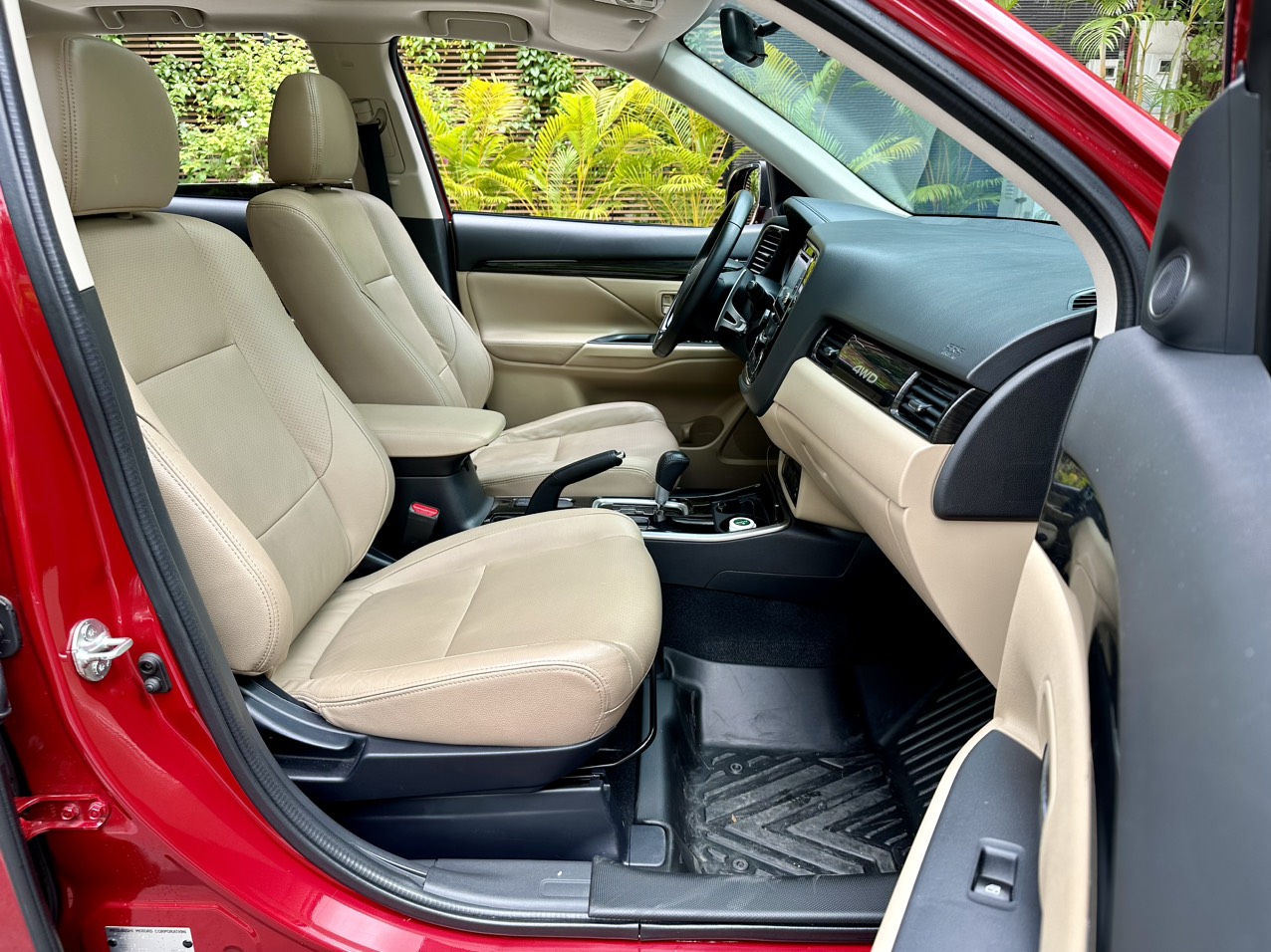 Mitsubishi Outlander 2.0 CVT 2017 màu đỏ (đã bán)