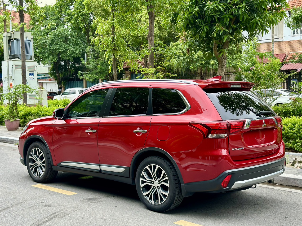Mitsubishi Outlander 2.0 CVT 2017 màu đỏ (đã bán)