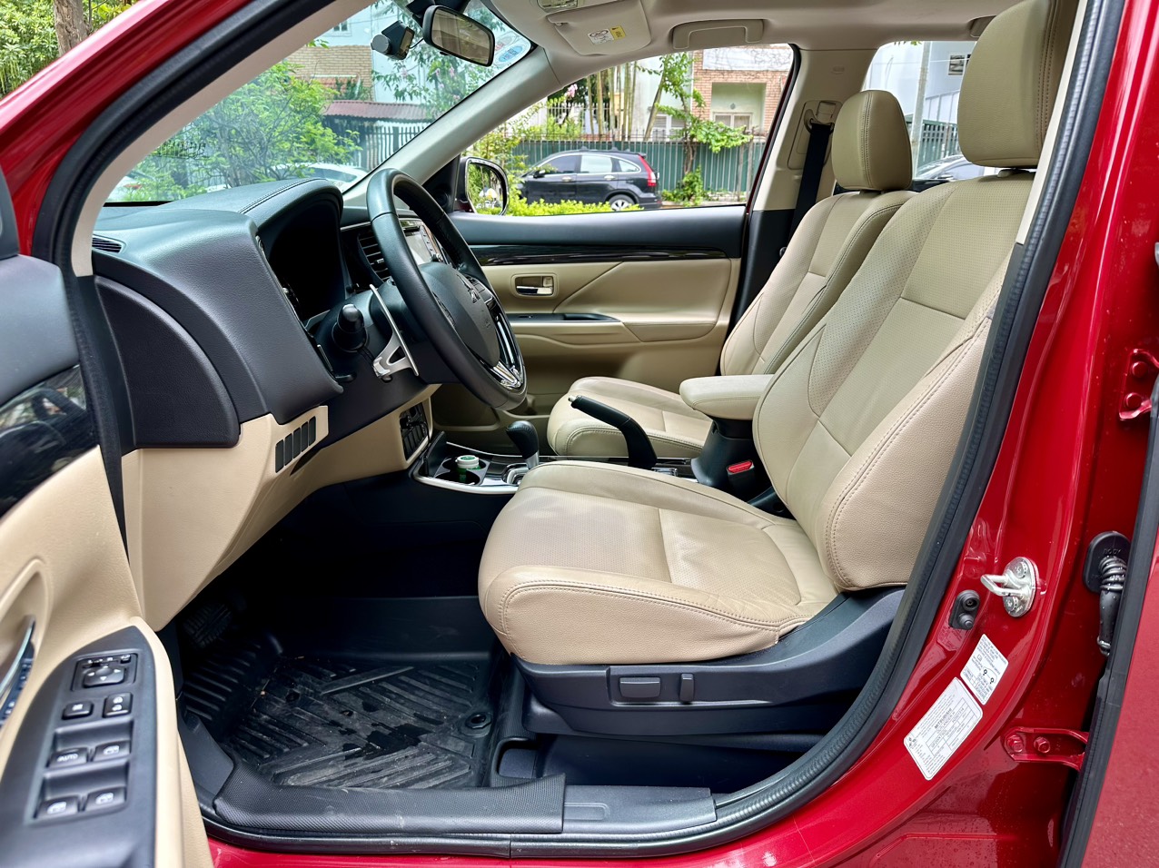 Mitsubishi Outlander 2.0 CVT 2017 màu đỏ (đã bán)