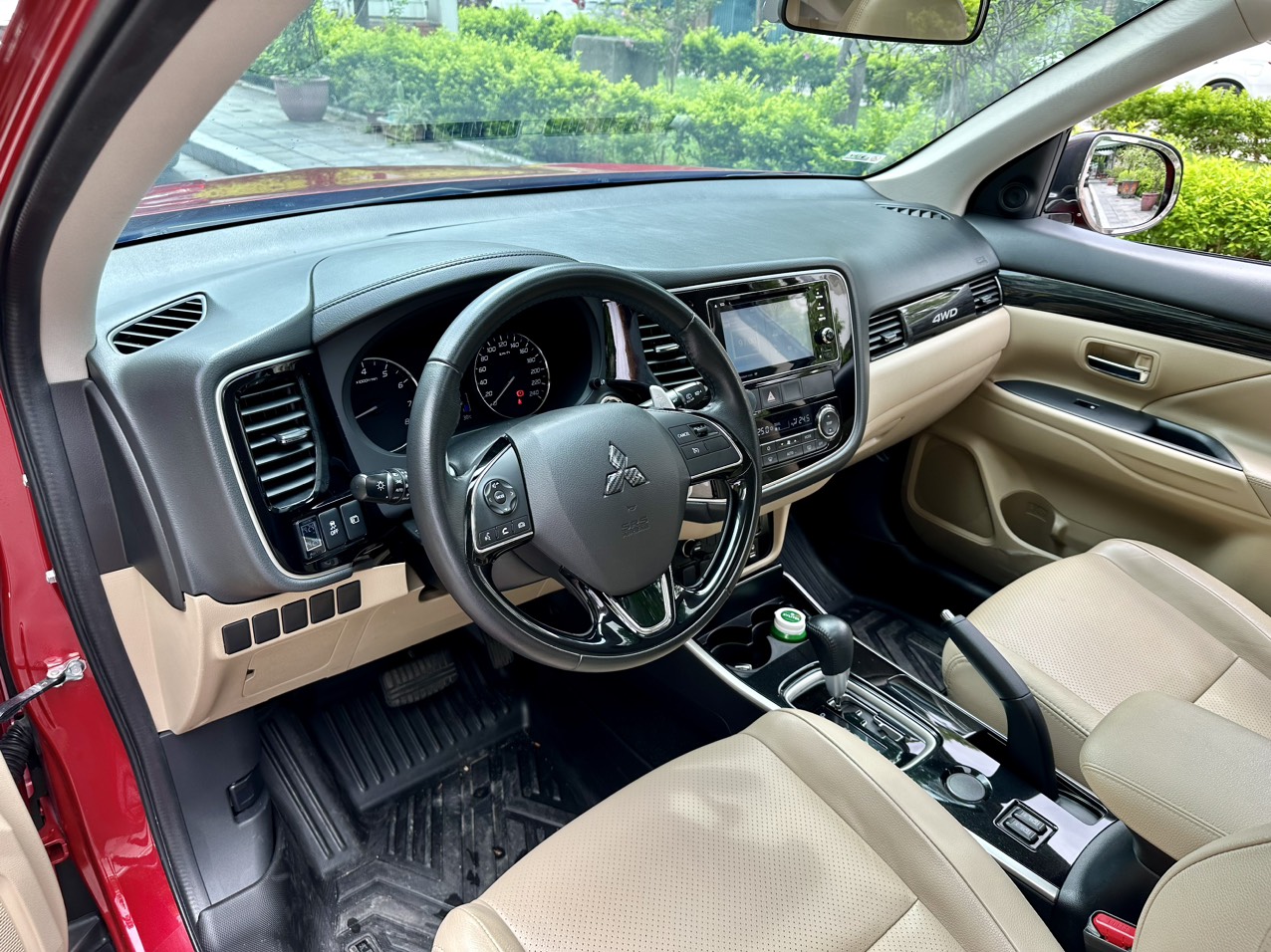 Mitsubishi Outlander 2.0 CVT 2017 màu đỏ (đã bán)