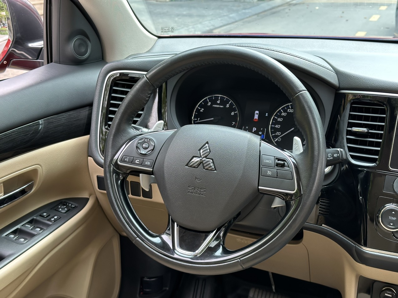 Mitsubishi Outlander 2.0 CVT 2017 màu đỏ (đã bán)