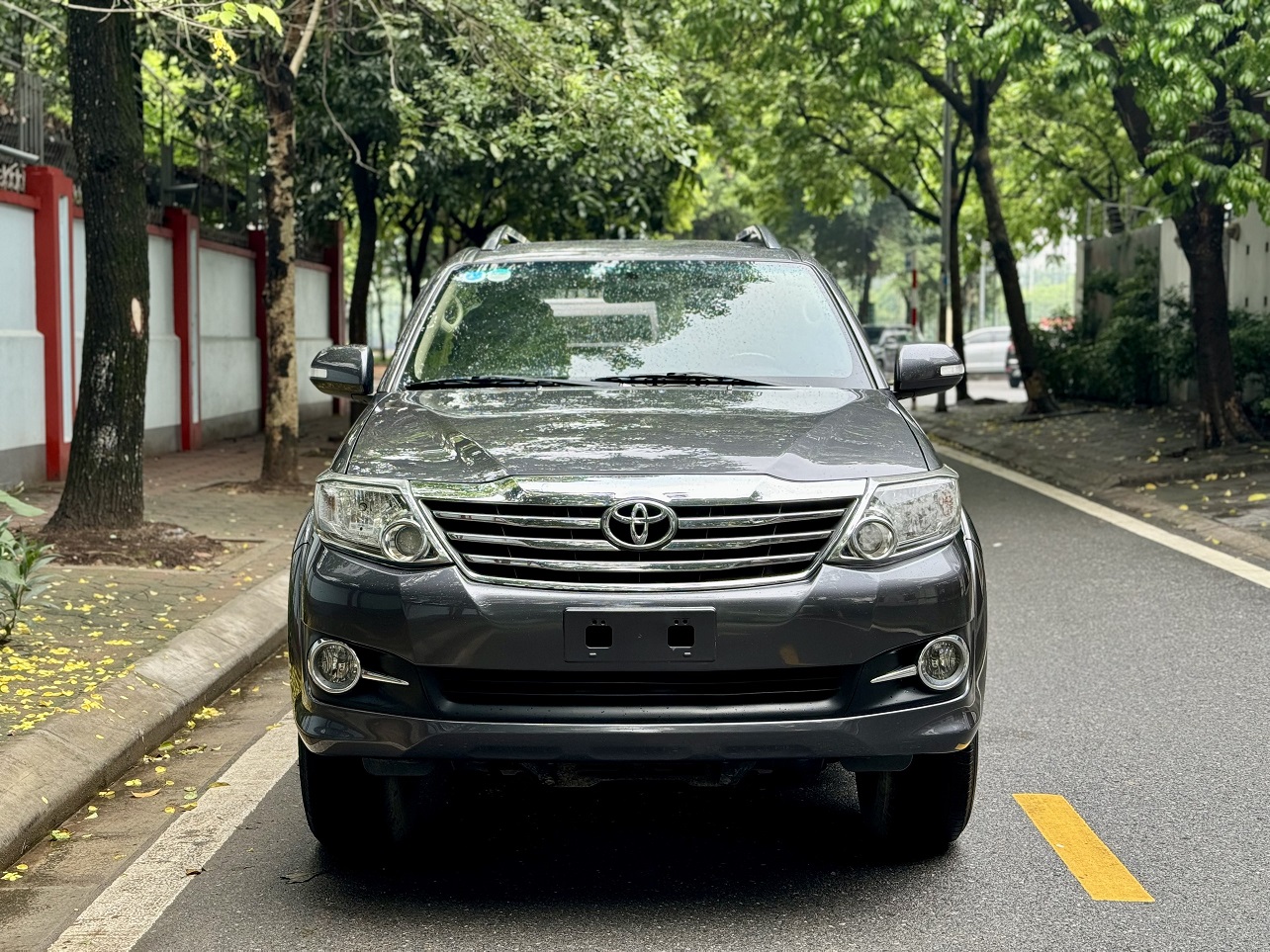 Toyota Fortuner 2.7V 4x2 2015 màu xám (đã bán)