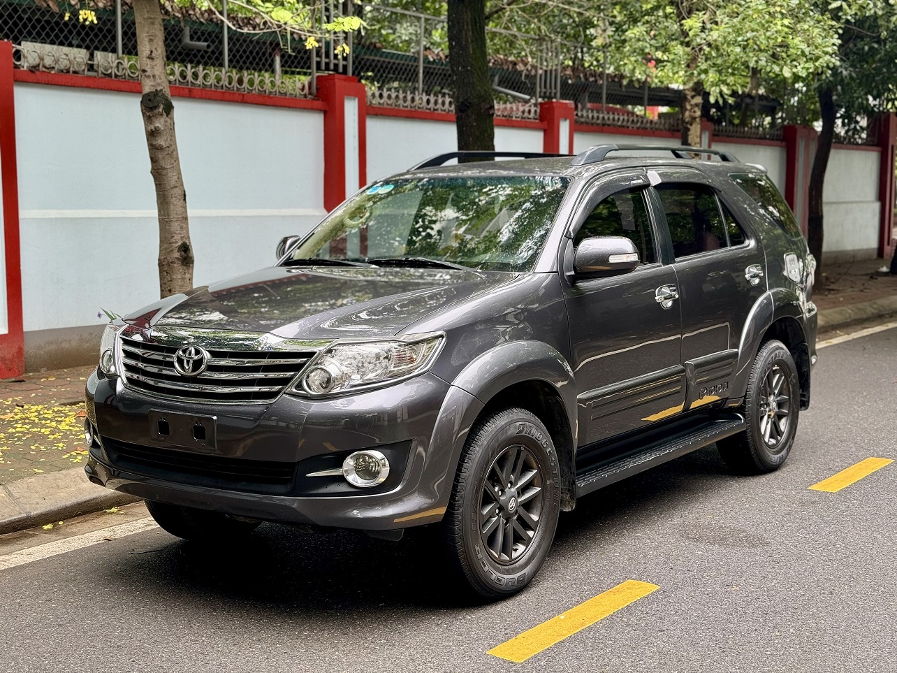 Toyota Fortuner 2.7V 4x2 2015 màu xám (đã bán)