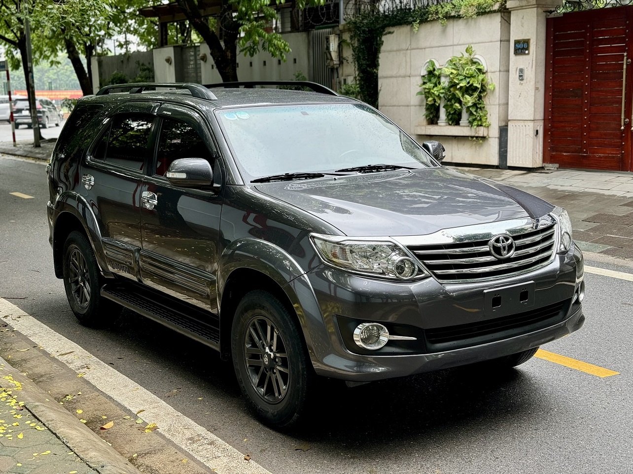 Toyota Fortuner 2.7V 4x2 2015 màu xám (đã bán)