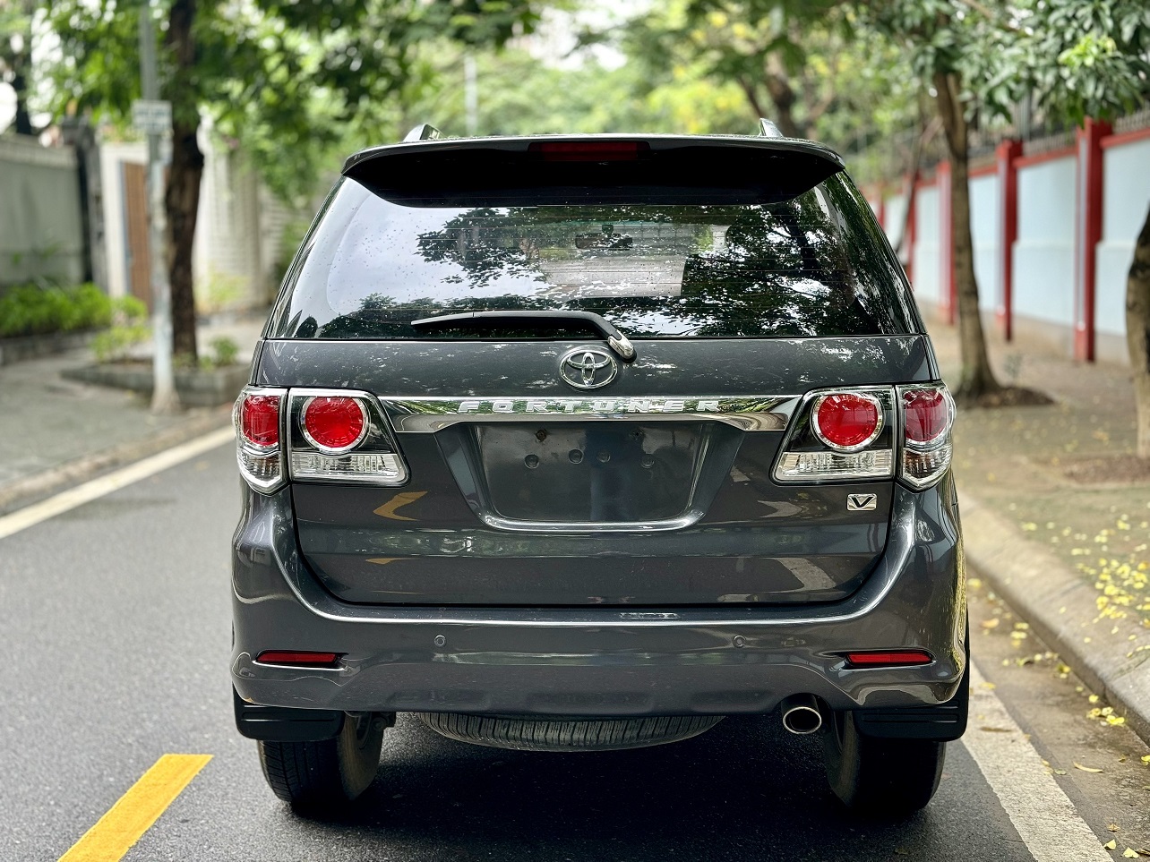 Toyota Fortuner 2.7V 4x2 2015 màu xám (đã bán)