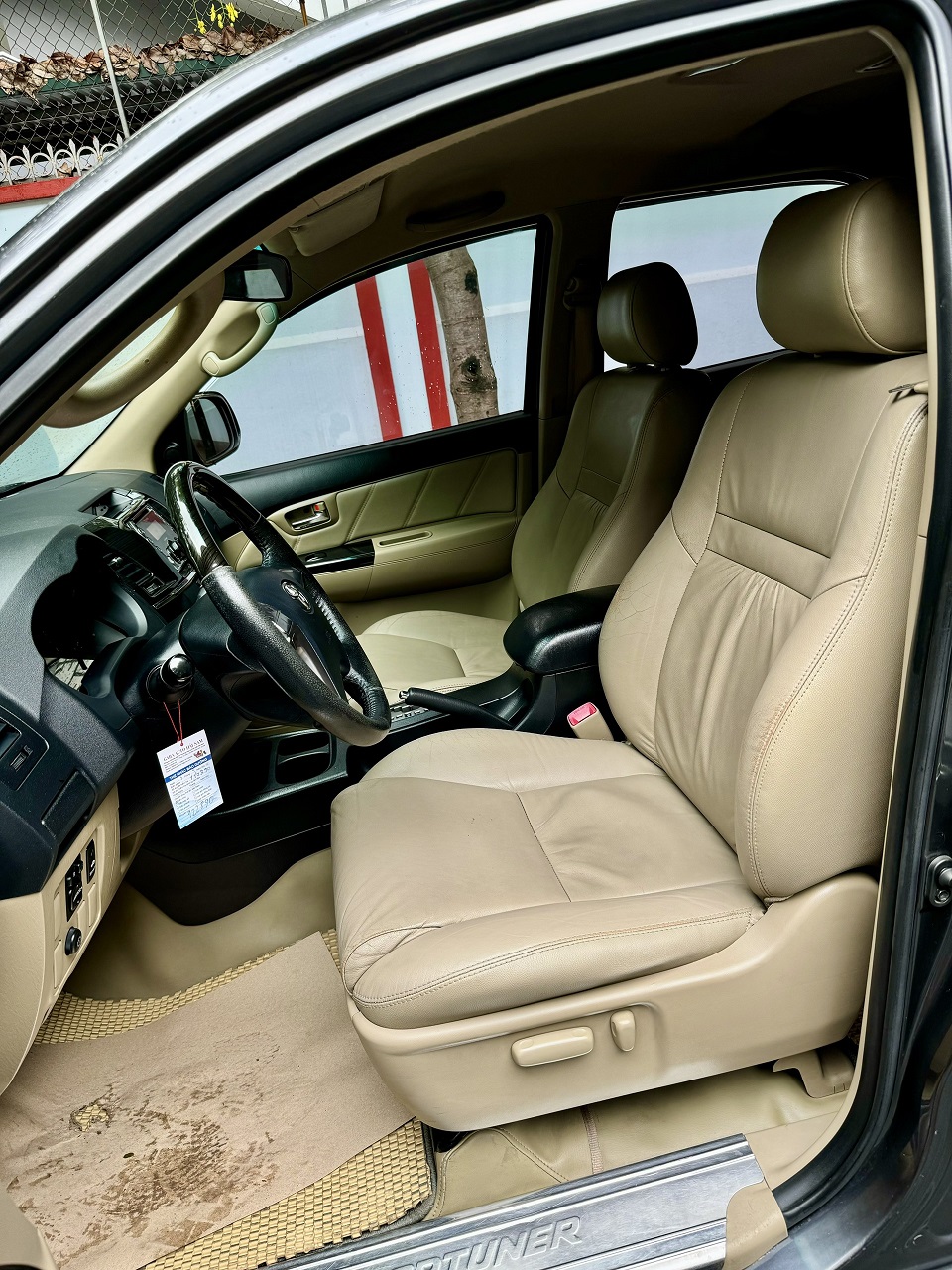 Toyota Fortuner 2.7V 4x2 2015 màu xám (đã bán)
