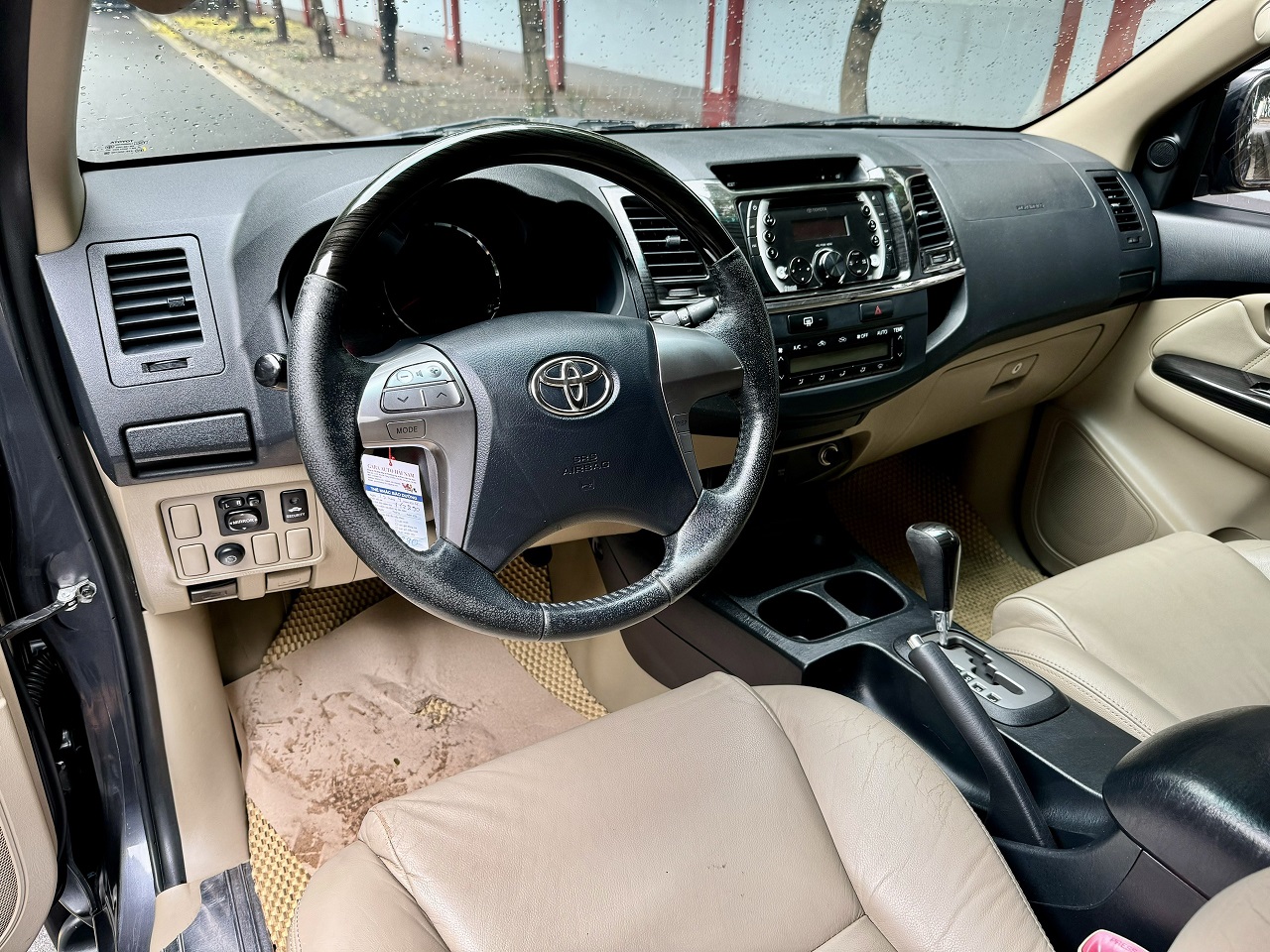 Toyota Fortuner 2.7V 4x2 2015 màu xám (đã bán)