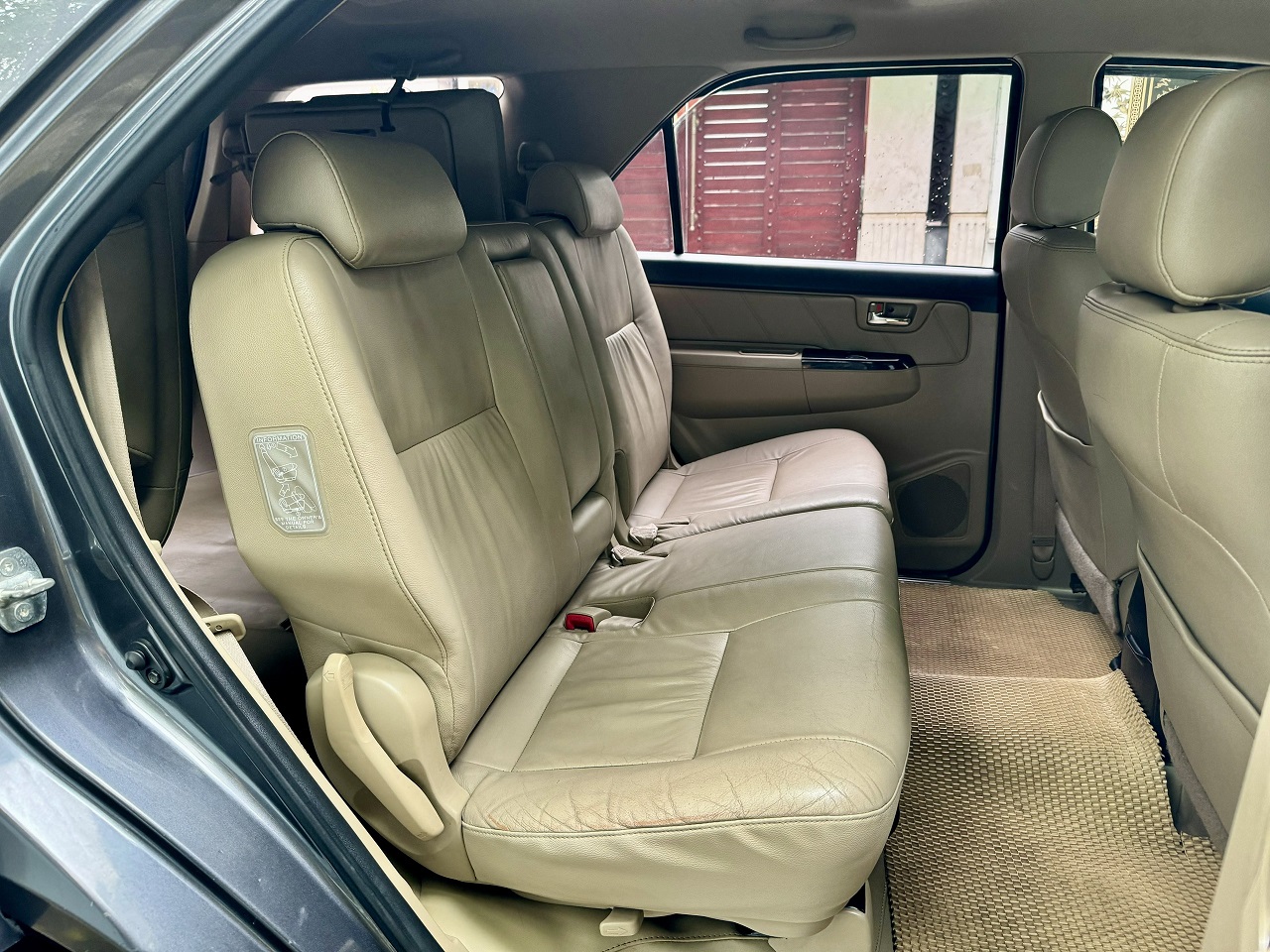 Toyota Fortuner 2.7V 4x2 2015 màu xám (đã bán)