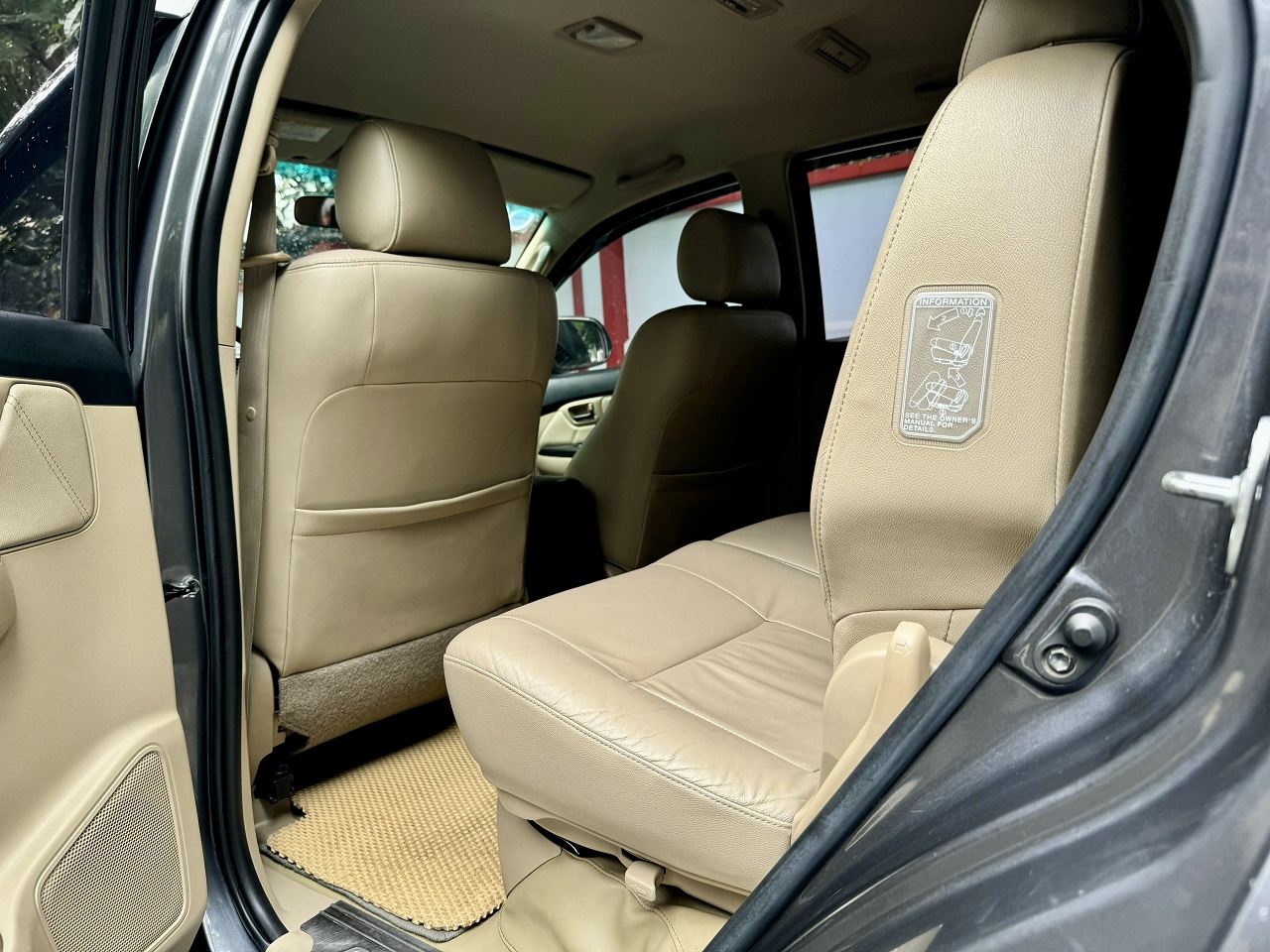 Toyota Fortuner 2.7V 4x2 2015 màu xám (đã bán)
