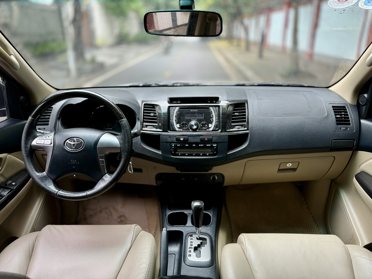 Toyota Fortuner 2.7V 4x2 2015 màu xám (đã bán)