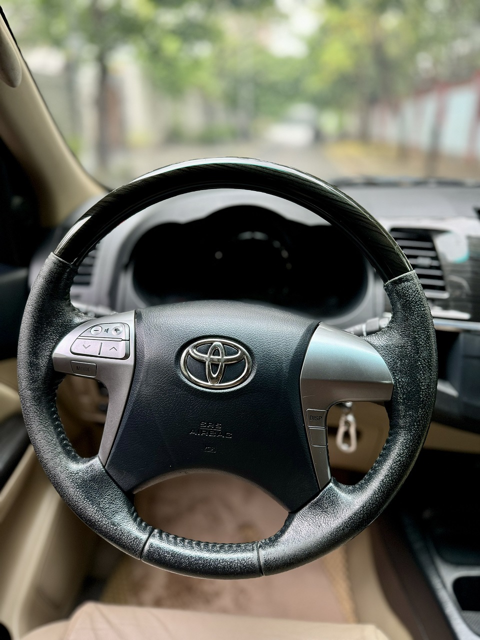 Toyota Fortuner 2.7V 4x2 2015 màu xám (đã bán)