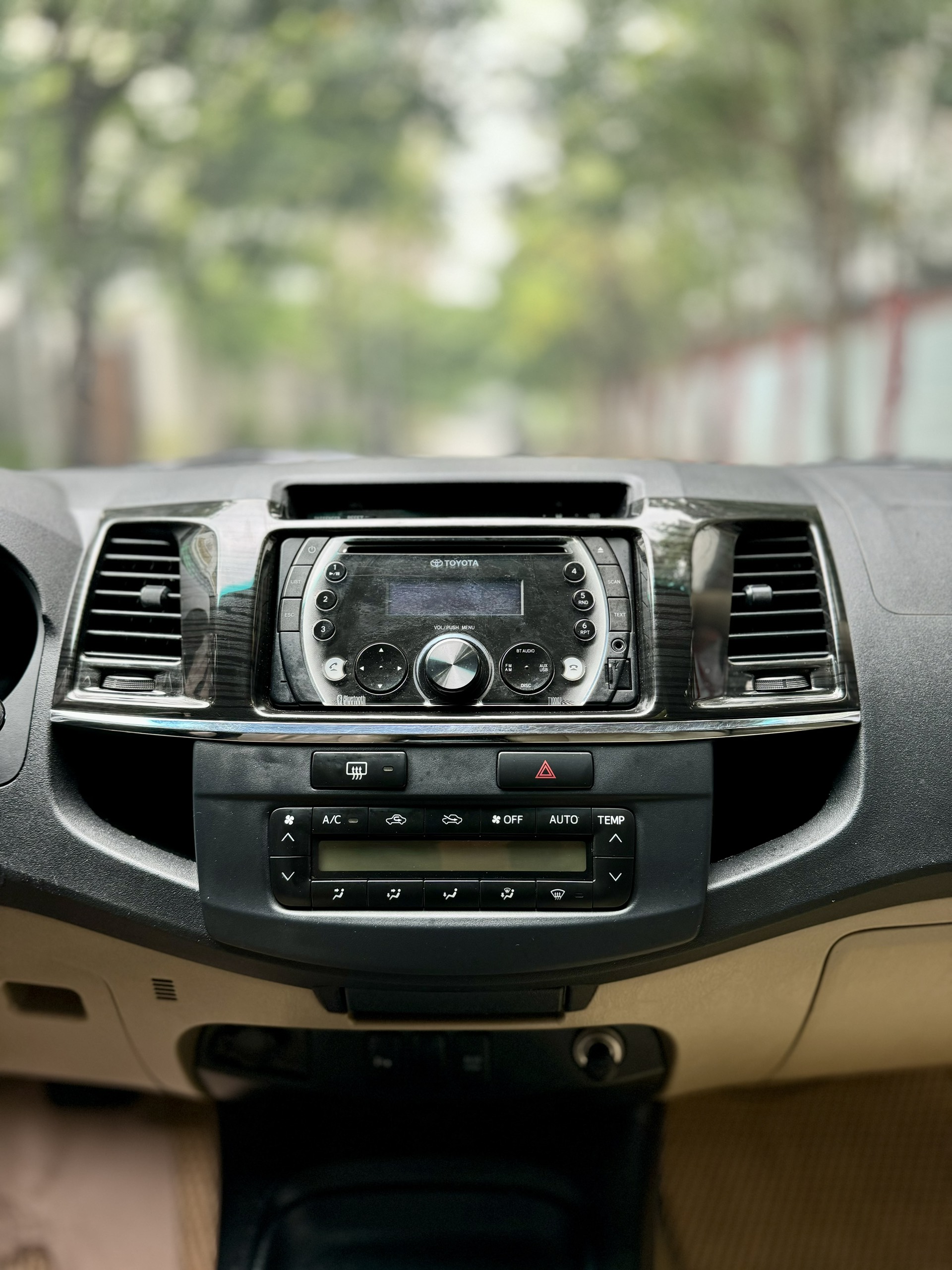 Toyota Fortuner 2.7V 4x2 2015 màu xám (đã bán)