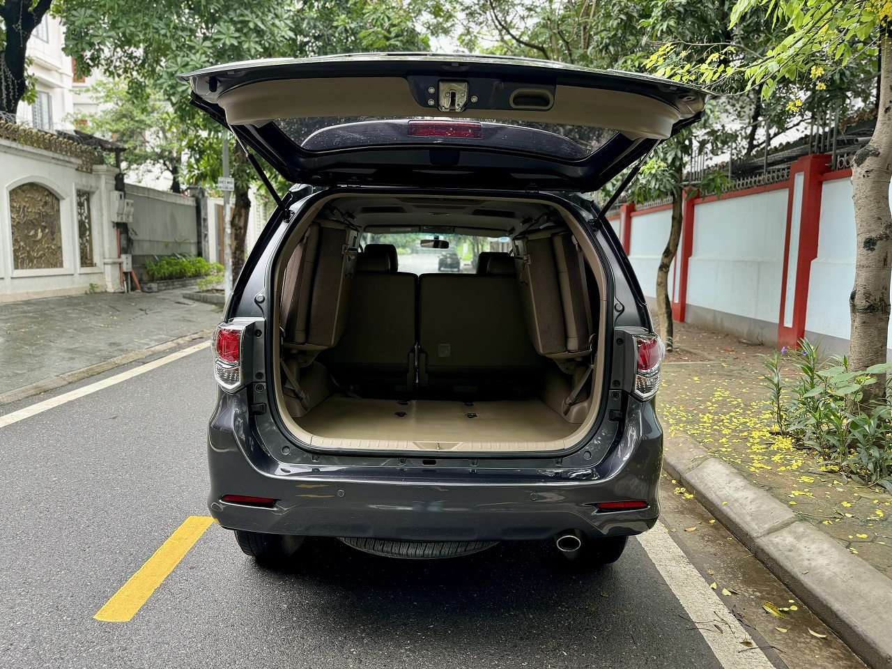 Toyota Fortuner 2.7V 4x2 2015 màu xám (đã bán)