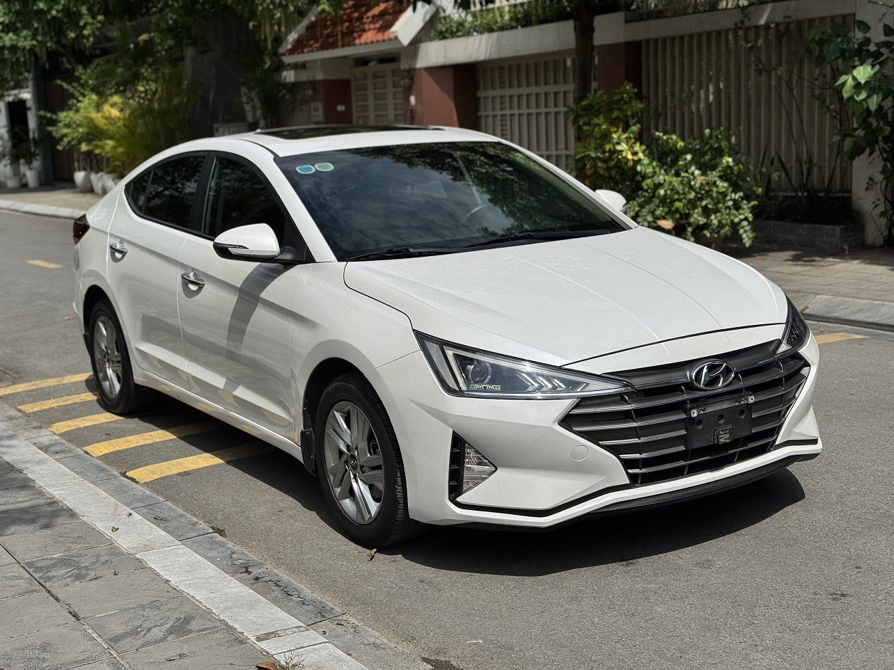 Hyundai Elantra 1.6AT 2021 Facelift màu trắng