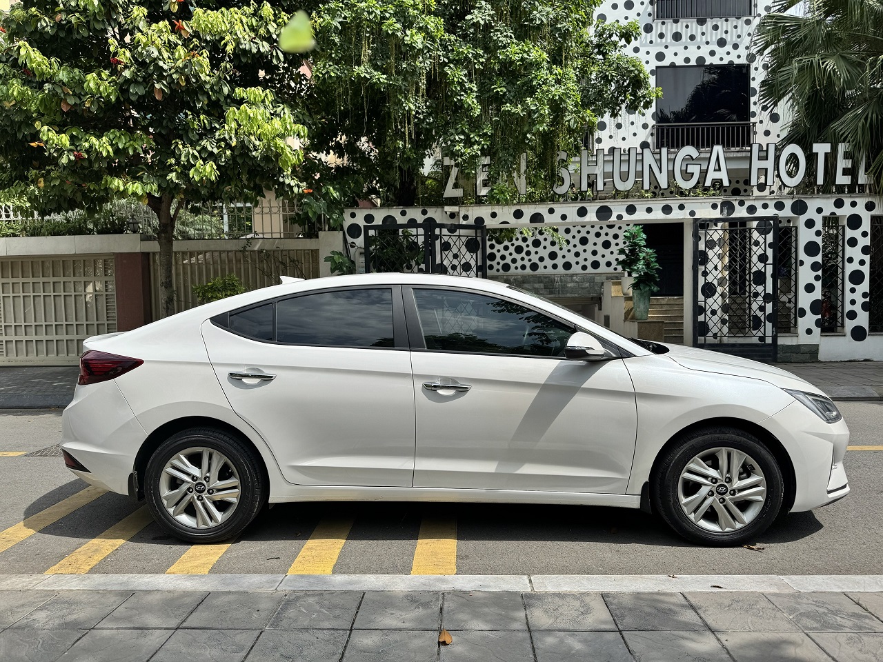 Hyundai Elantra 1.6AT 2021 Facelift màu trắng