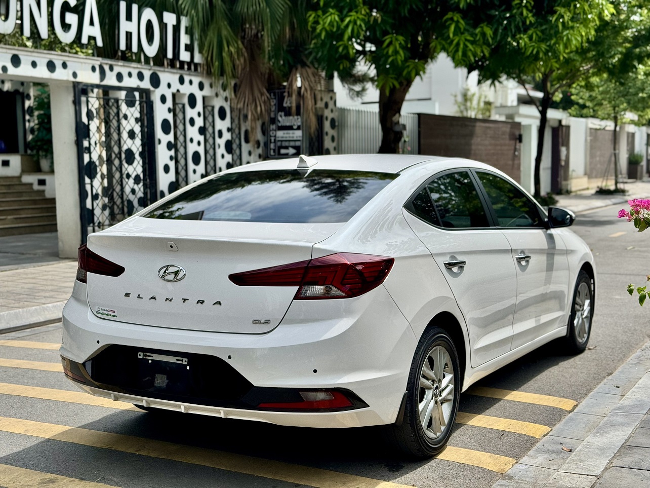 Hyundai Elantra 1.6AT 2021 Facelift màu trắng