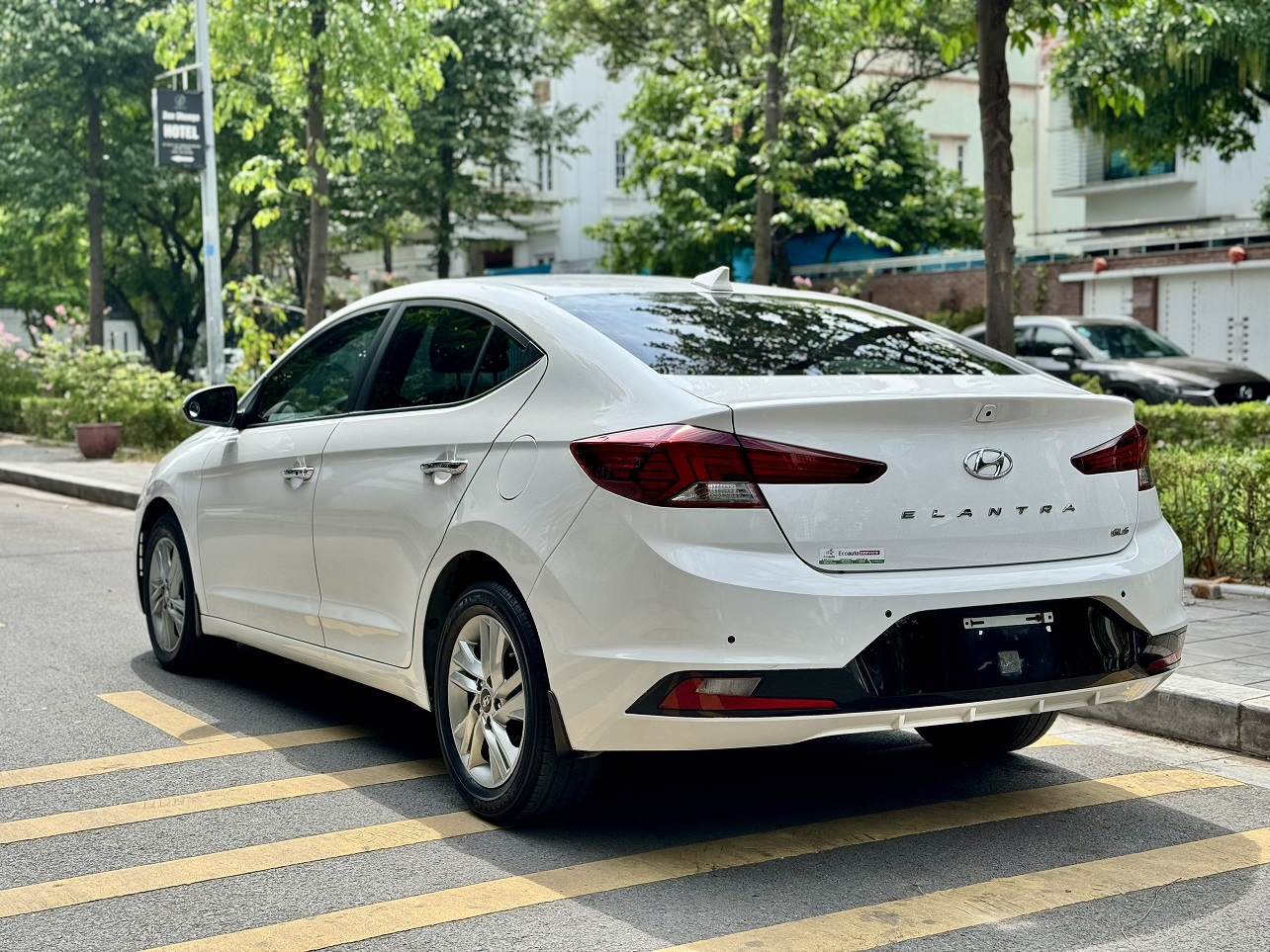 Hyundai Elantra 1.6AT 2021 Facelift màu trắng