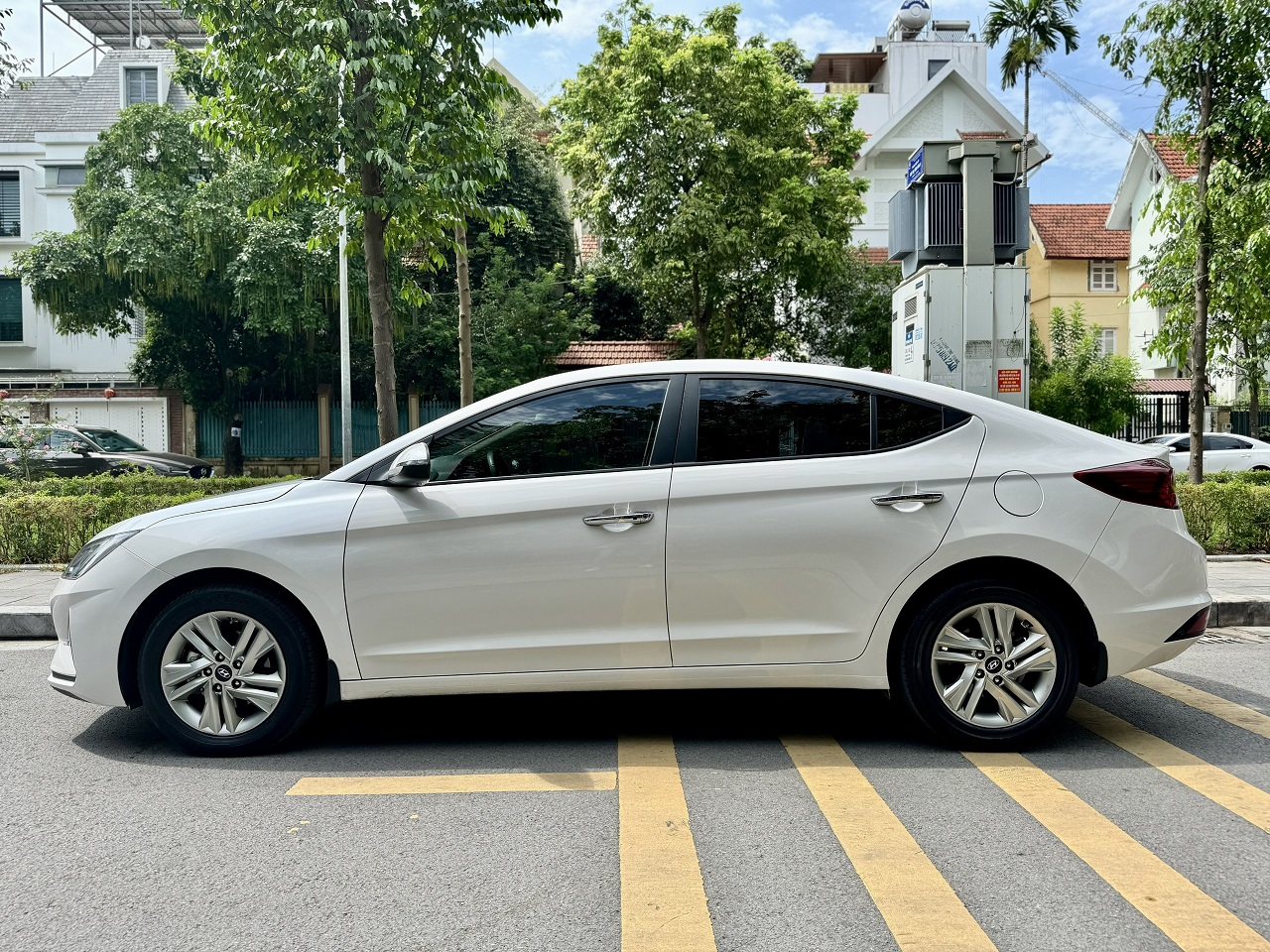 Hyundai Elantra 1.6AT 2021 Facelift màu trắng