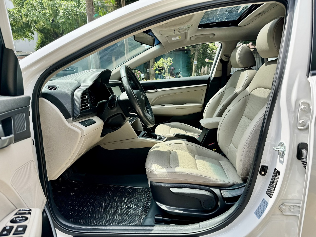 Hyundai Elantra 1.6AT 2021 Facelift màu trắng