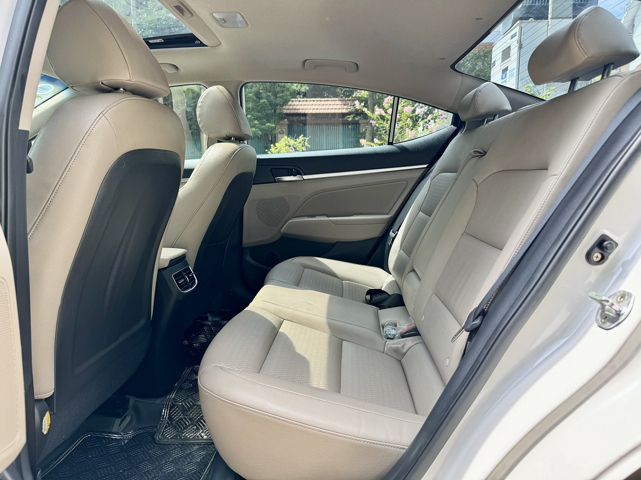 Hyundai Elantra 1.6AT 2021 Facelift màu trắng