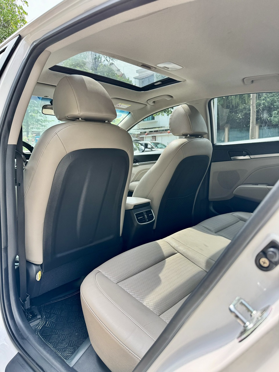 Hyundai Elantra 1.6AT 2021 Facelift màu trắng