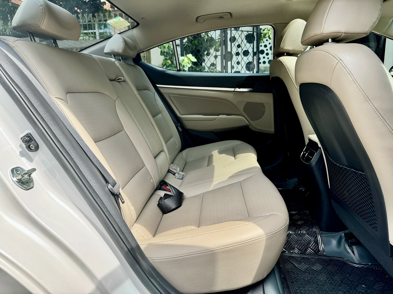 Hyundai Elantra 1.6AT 2021 Facelift màu trắng