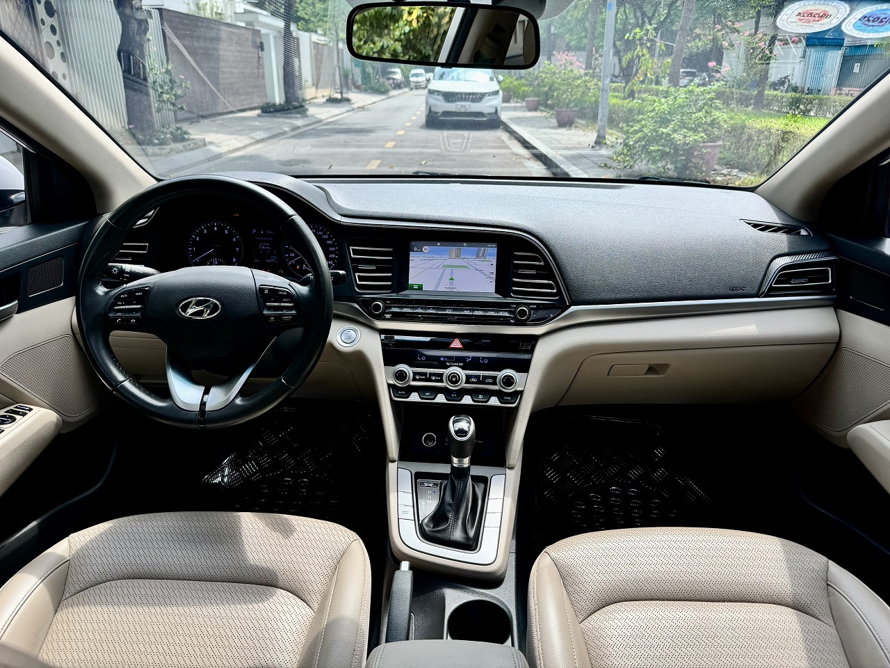 Hyundai Elantra 1.6AT 2021 Facelift màu trắng