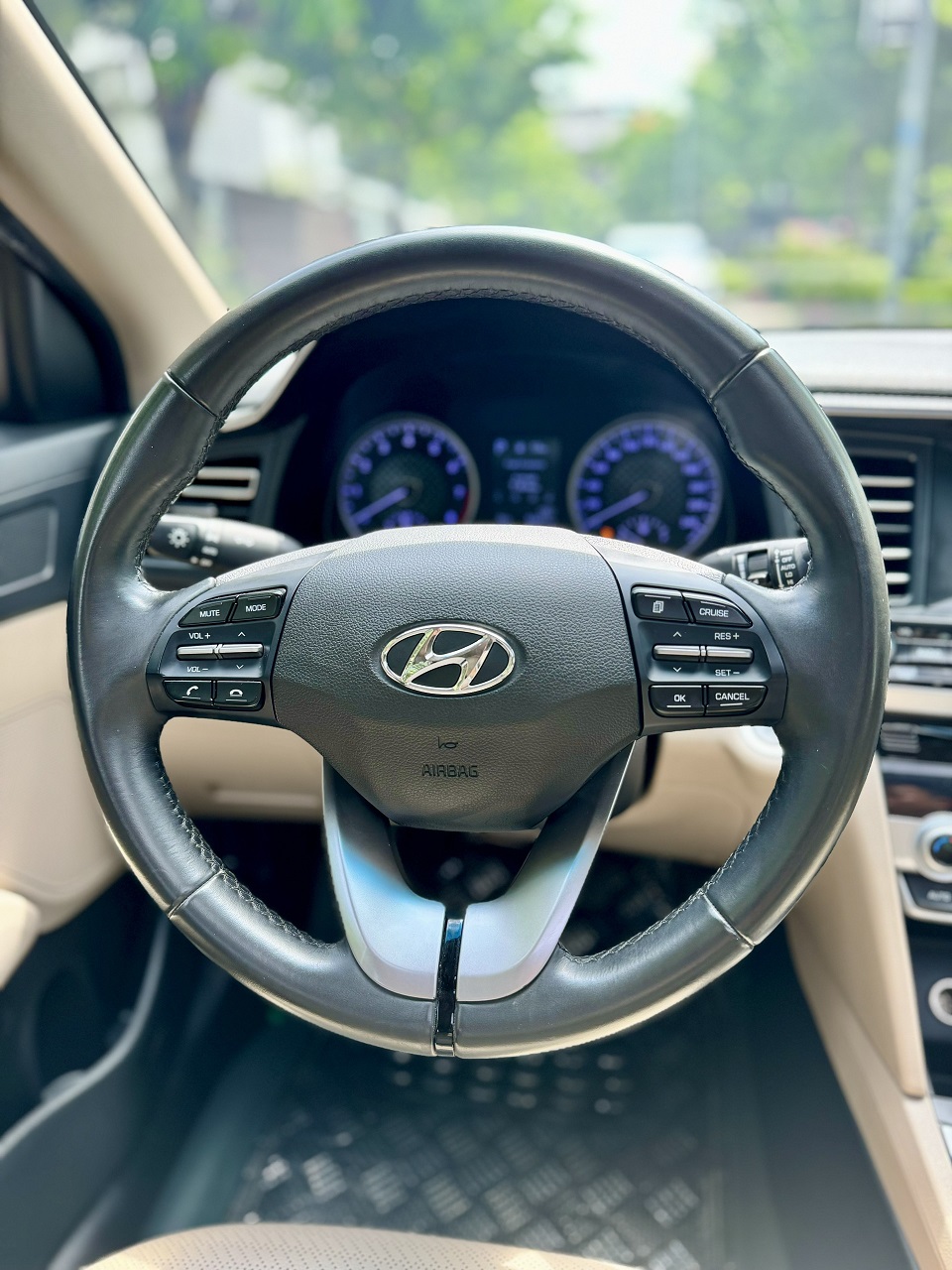 Hyundai Elantra 1.6AT 2021 Facelift màu trắng
