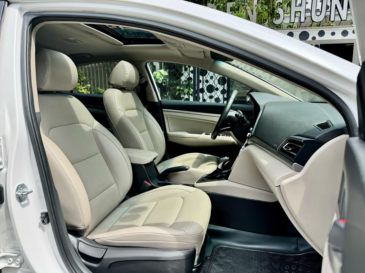Hyundai Elantra 1.6AT 2021 Facelift màu trắng