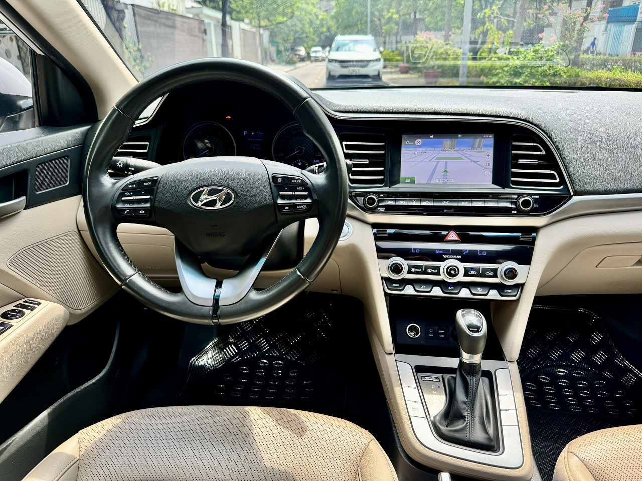 Hyundai Elantra 1.6AT 2021 Facelift màu trắng
