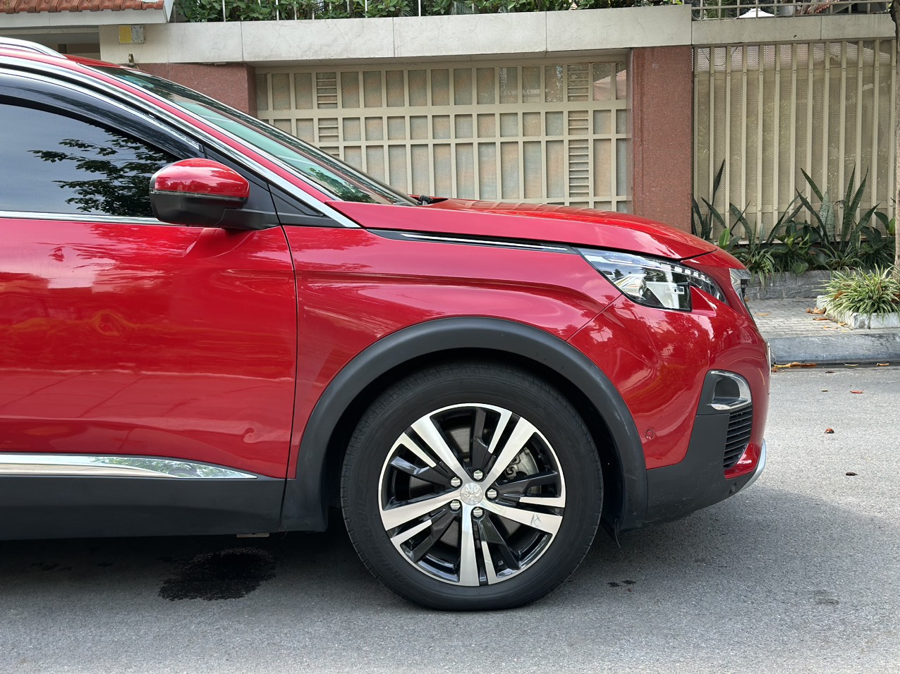 Peugeot 5008 Allure 1.6 AT 2020 màu đỏ Ruby