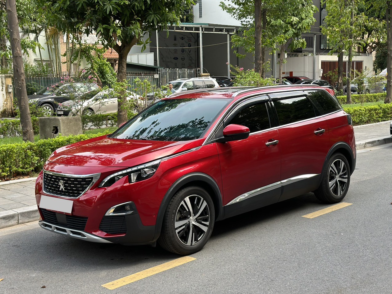 Peugeot 5008 Allure 1.6 AT 2020 màu đỏ Ruby
