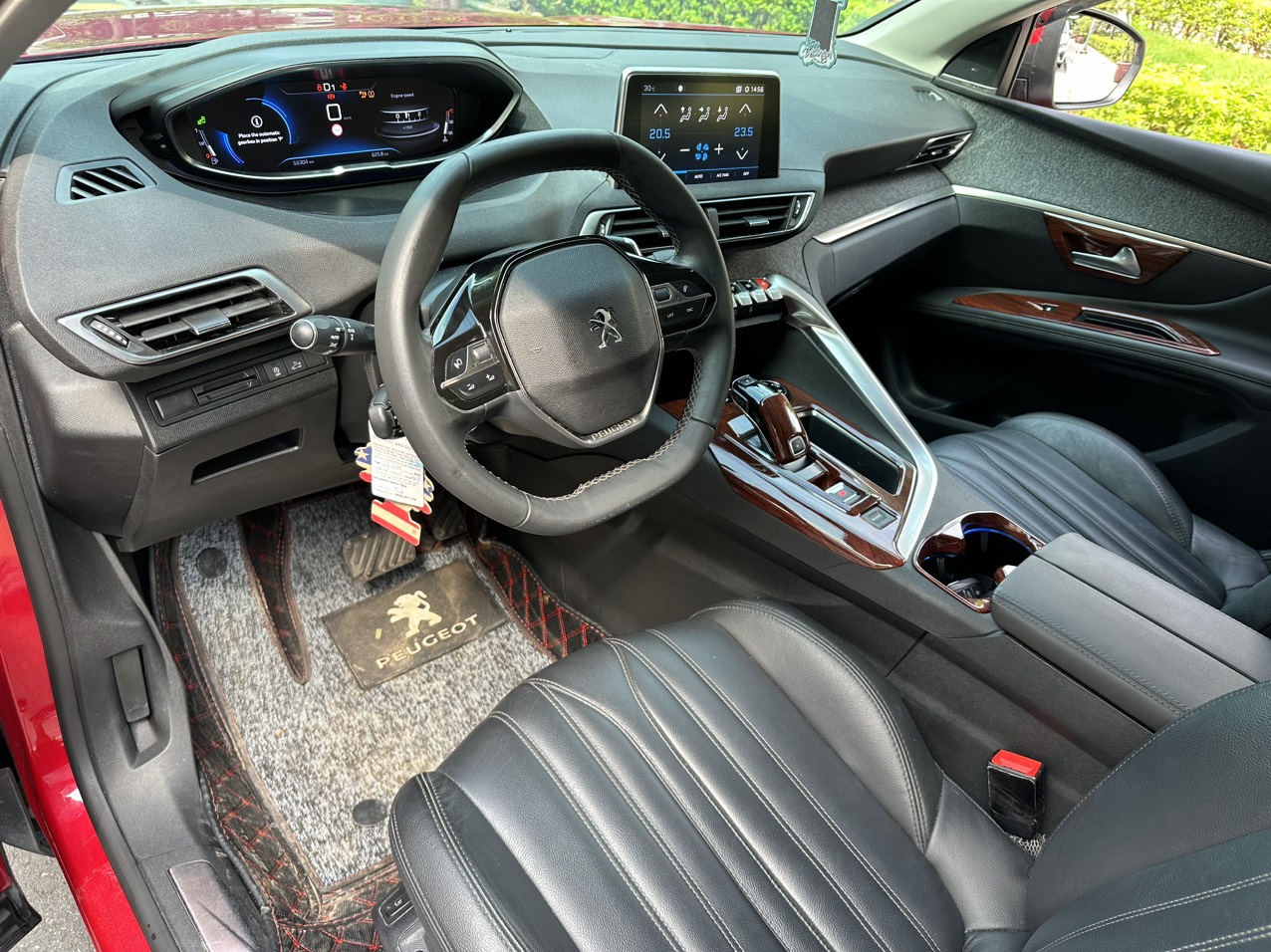 Peugeot 5008 Allure 1.6 AT 2020 màu đỏ Ruby