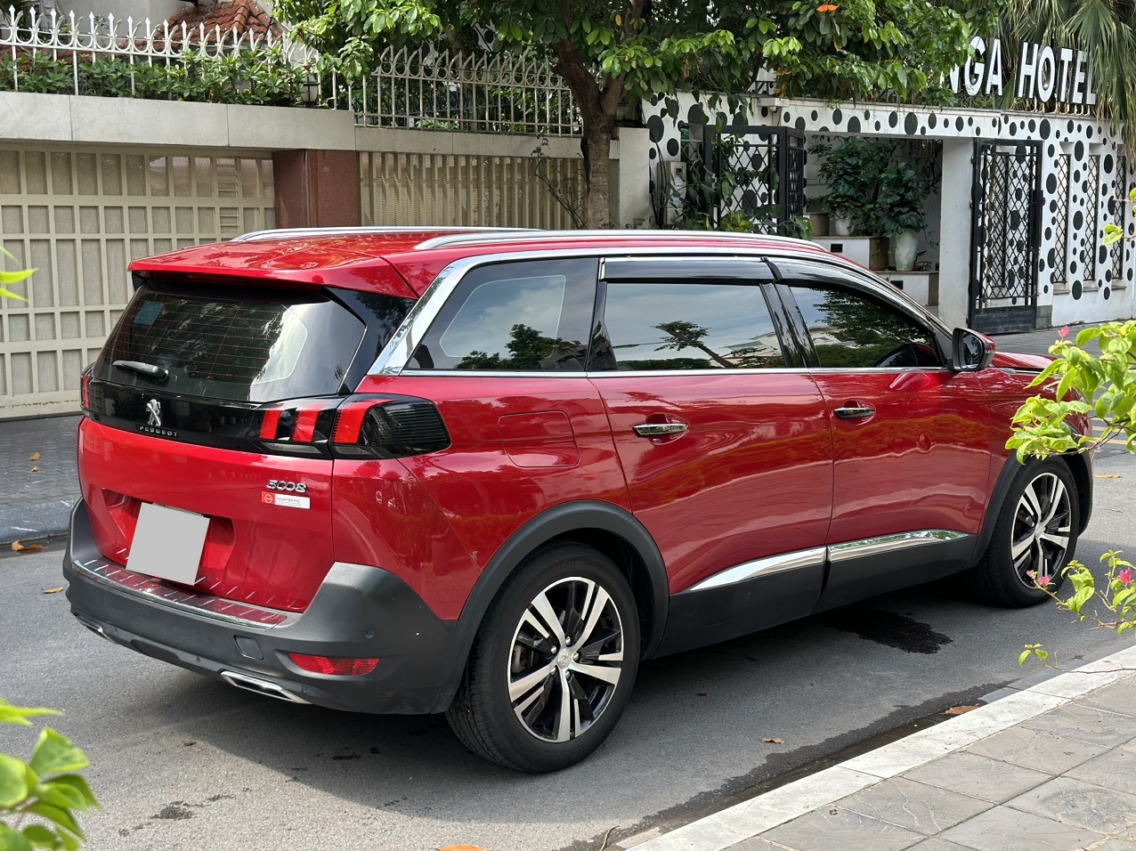 Peugeot 5008 Allure 1.6 AT 2020 màu đỏ Ruby