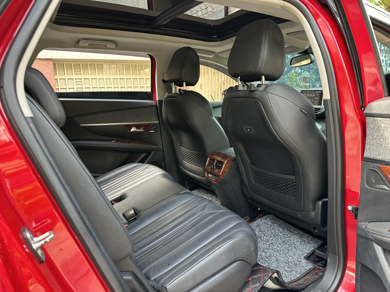 Peugeot 5008 Allure 1.6 AT 2020 màu đỏ Ruby