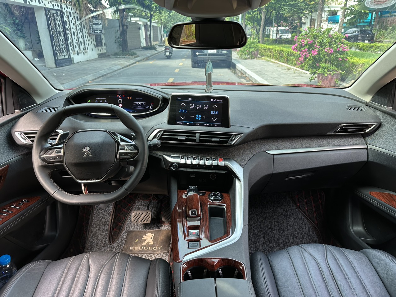 Peugeot 5008 Allure 1.6 AT 2020 màu đỏ Ruby
