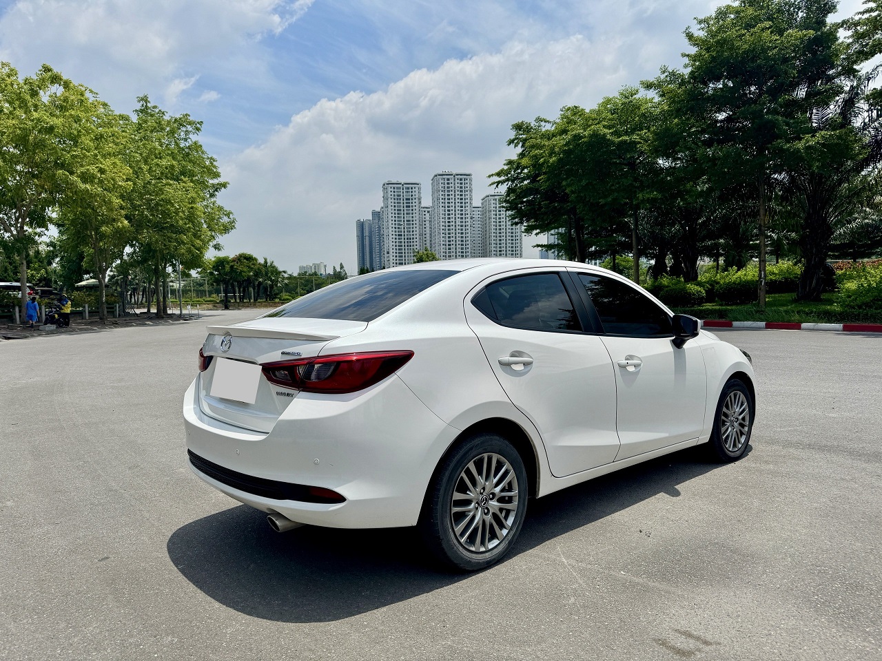Madza 2 luxury 2022 màu trắng (đã bán)