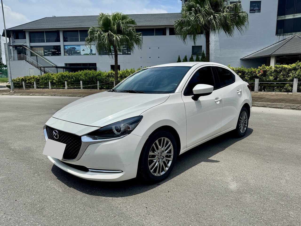 Madza 2 luxury 2022 màu trắng (đã bán)